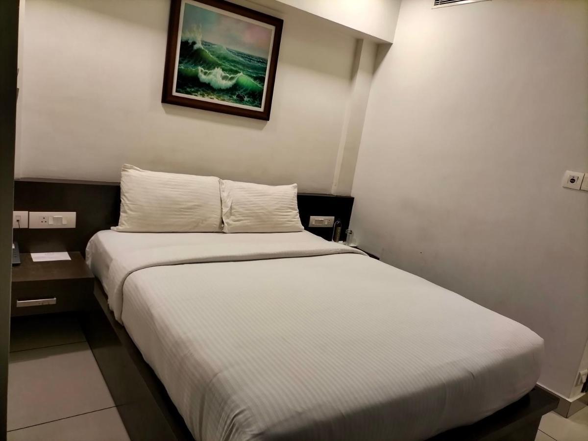 Saas Residency Hotel Kozhikode Luaran gambar