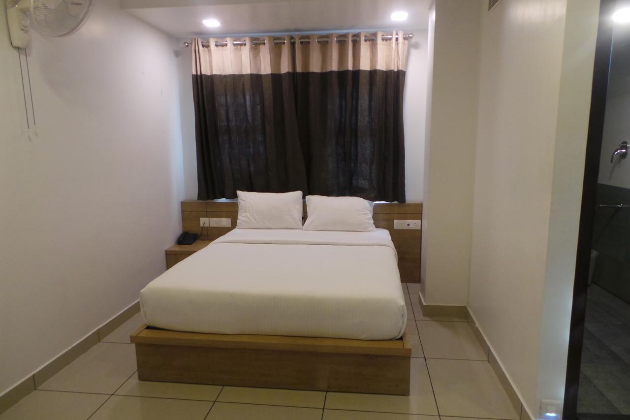 Saas Residency Hotel Kozhikode Luaran gambar
