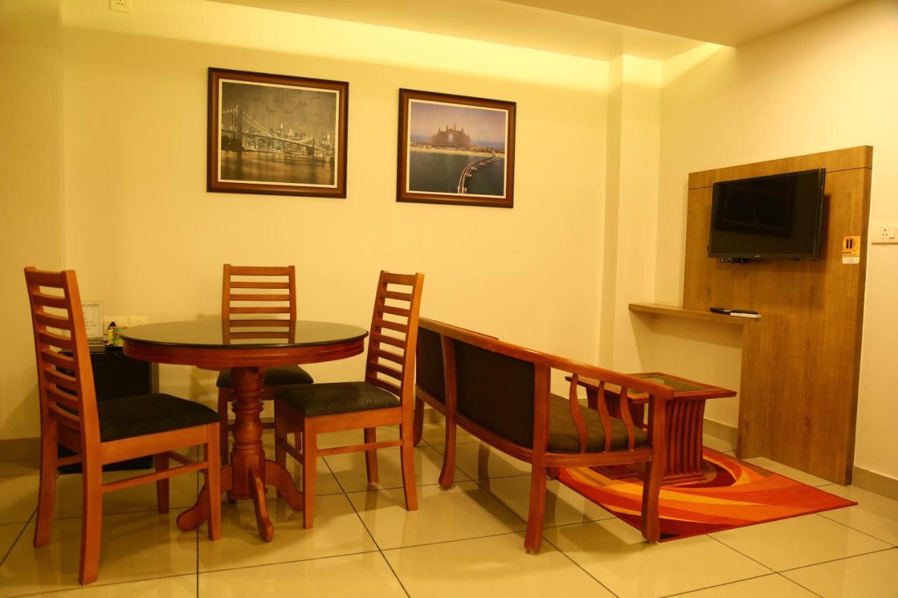 Saas Residency Hotel Kozhikode Luaran gambar