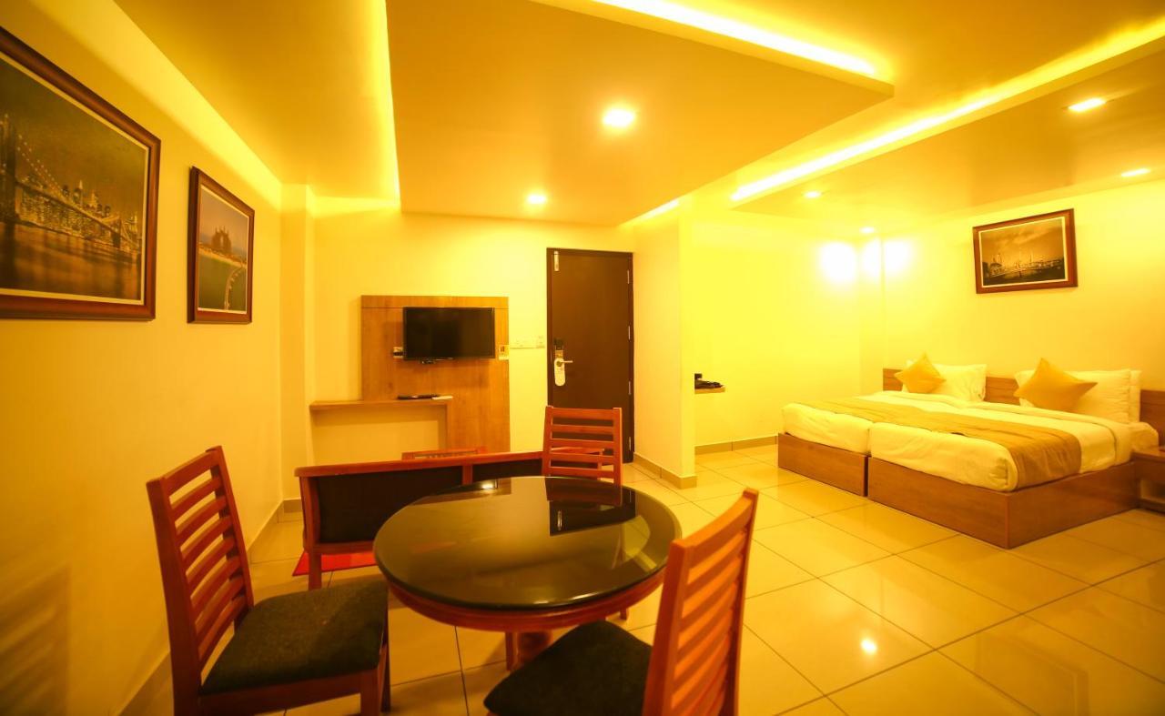 Saas Residency Hotel Kozhikode Luaran gambar